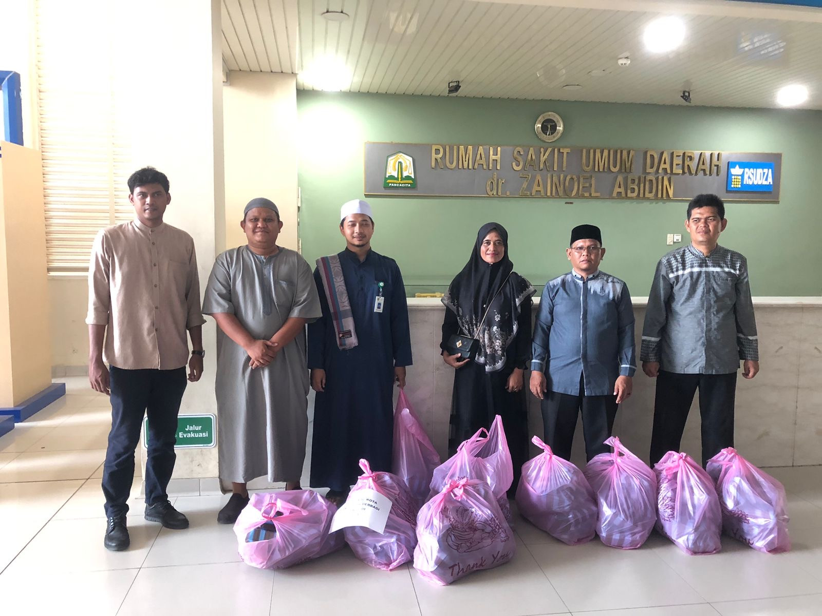 Baitul Mal Banda Aceh Bagikan 100 Paket  Takjil Setiap Jum'at
